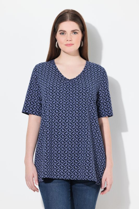 T-shirt s'inspirant des tenues traditionnelles bavaroises, encolure en V et manches courtes, coupe évasée