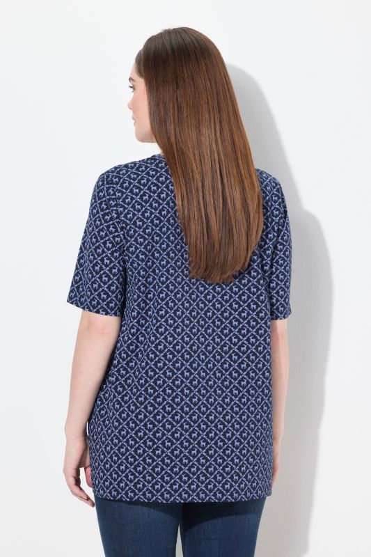 T-shirt s'inspirant des tenues traditionnelles bavaroises, encolure en V et manches courtes, coupe évasée