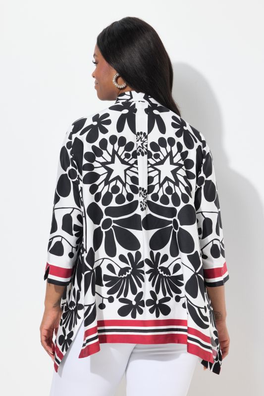 Chemisier en satin. Manches 3/4 et finition en pointe. Motif floral