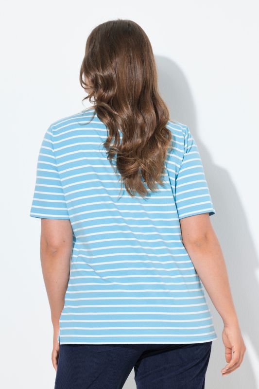 T-shirt rayé. Encolure V et manches courtes