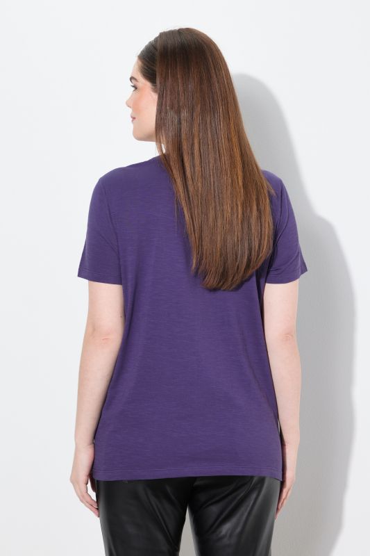 T-shirt motif traditionnel bavarois. Col rond et manches courtes. Coupe Classic