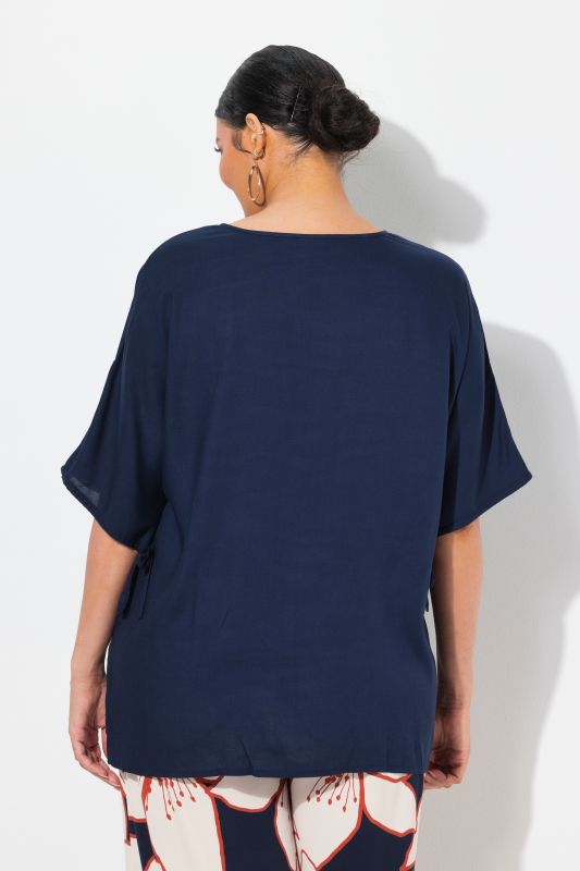 Blouse-tunique oversize. Col bateau et manches courtes