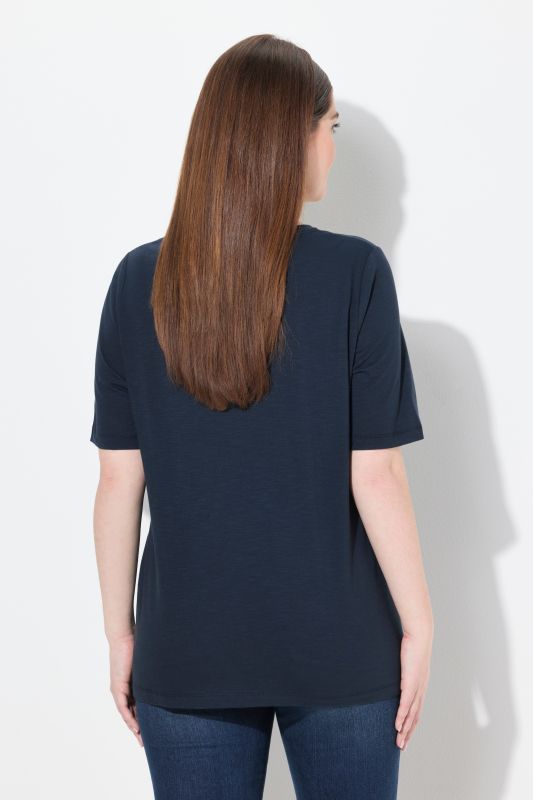 T-shirt motif traditionnel bavarois. Col rond et manches courtes. Coupe Classic