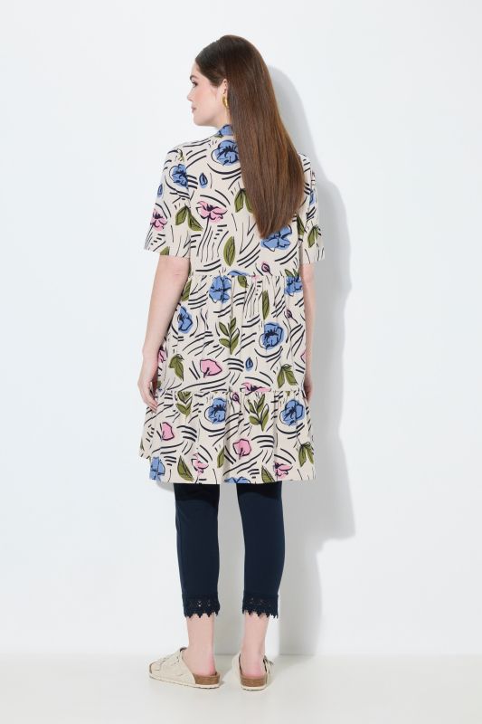 Blouse longue dans un imprimé à fleurs, coupe évasée, col polo et manches courtes