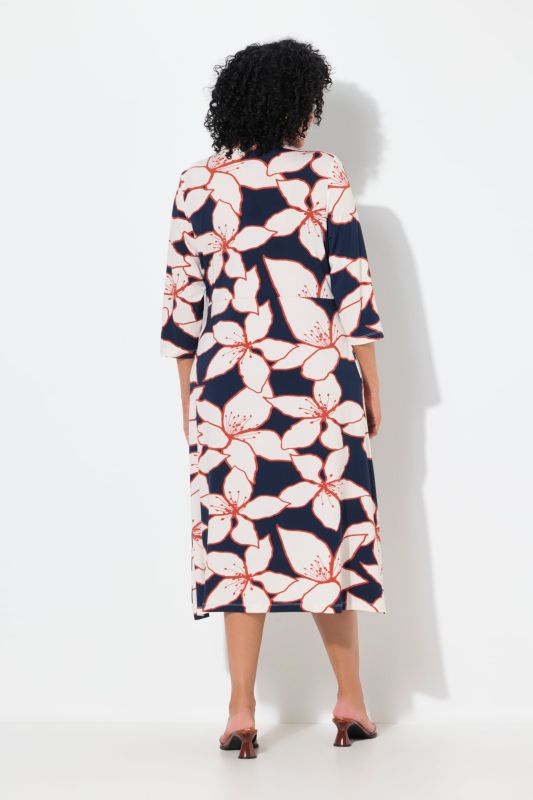 Robe midi à manches 3/4. Col en V effet cache-cœur. Motif floral