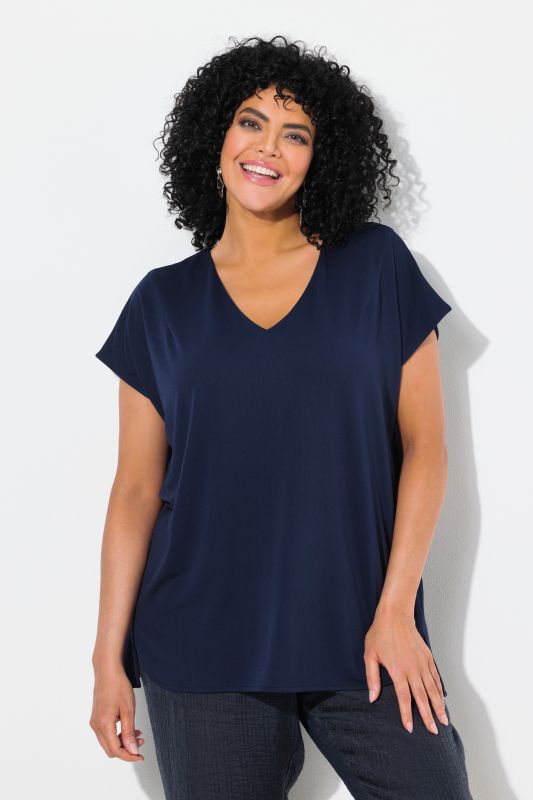 Sweat oversize. Col en V et manches courtes