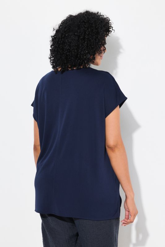 Sweat oversize. Col en V et manches courtes