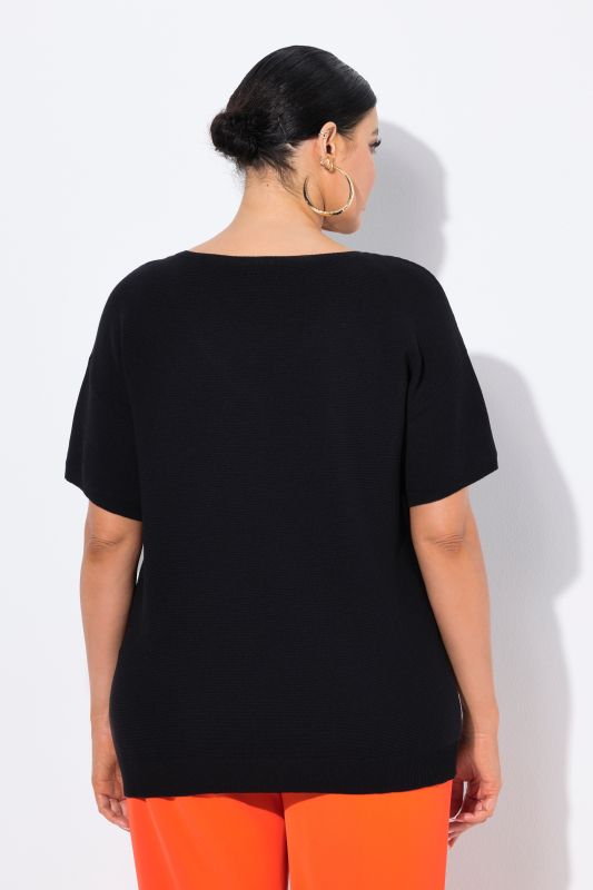 Pull côtelé, col en V et manches courtes