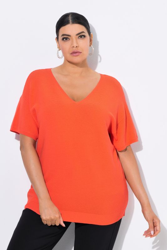 Pull côtelé, col en V et manches courtes