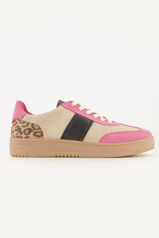 Sneakers en cuir suédé, motif léopard sur le talon - largeur H