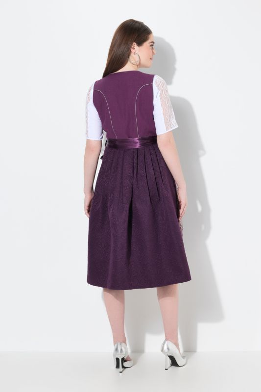 Dirndl sans manches, costume traditionnel bavarois. Décolleté carré. Broderies et laçage