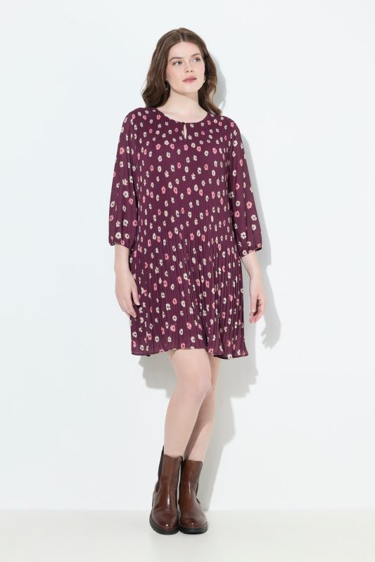 Robe plissée doublée, motif à fleurs, décolleté rond et manches 3/4