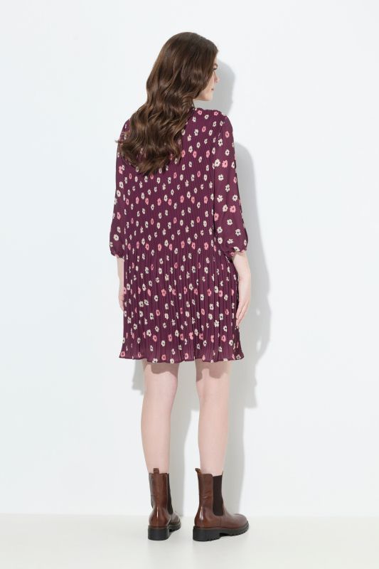 Robe plissée doublée, motif à fleurs, décolleté rond et manches 3/4