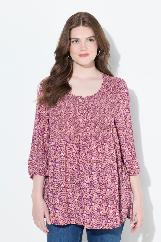 Blouse smockée, motif à fleurs, décolleté rond et manches 3/4, coupe évasée