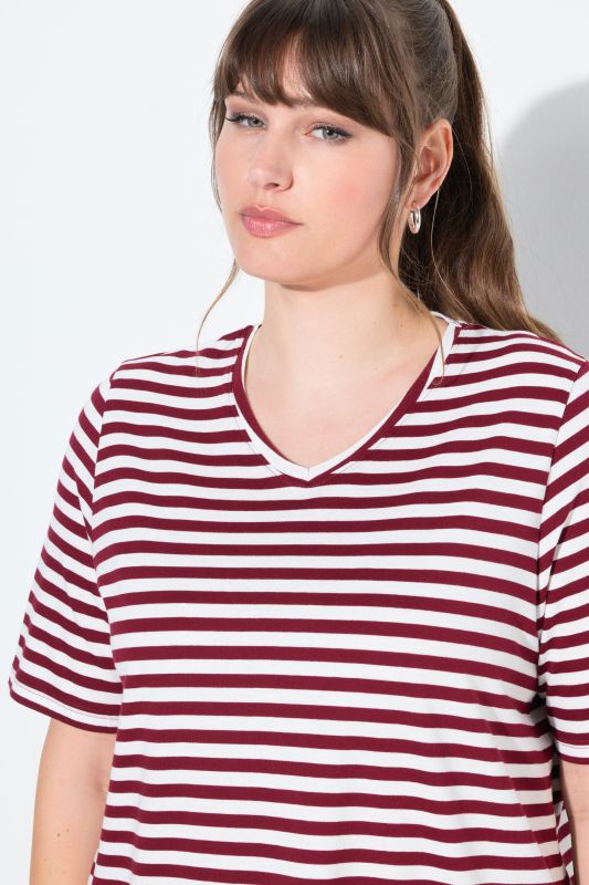 Lot de 2 T-shirts, rayures/uni, décolleté en V et manches courtes