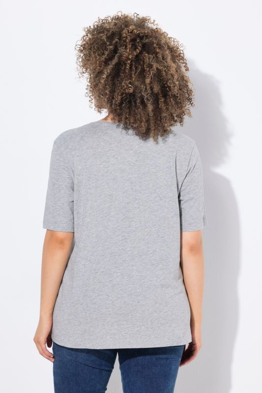 T-shirt, coupe Classic. Encolure ronde et manches courtes. Cordon cœur