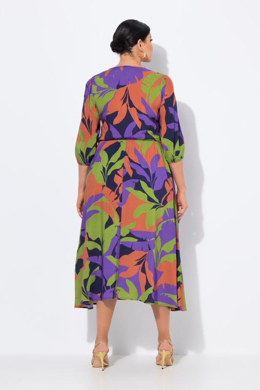 Robe midi coupe évasée, motif feuilles, décolleté en V et manches 3/4