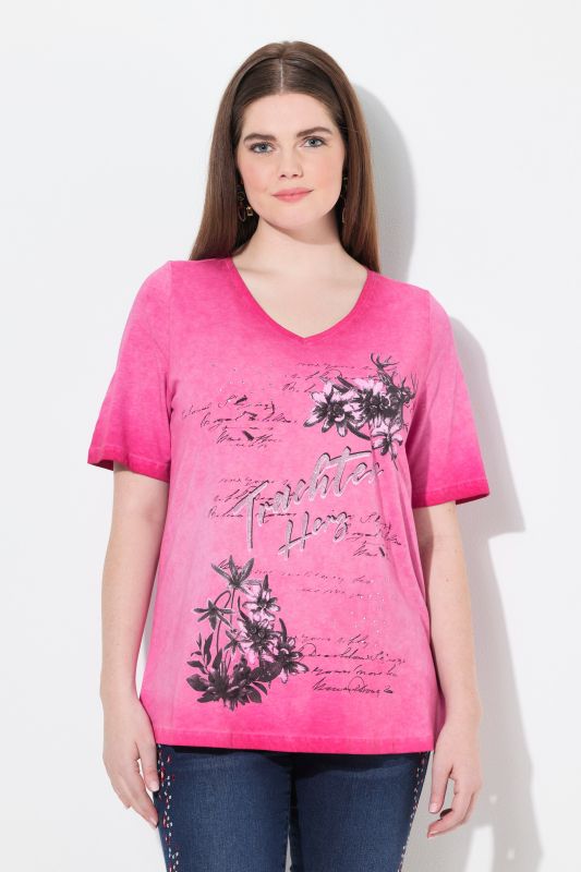T-shirt à motif edelweiss. Encolure V et manches courtes. Coupe Classic