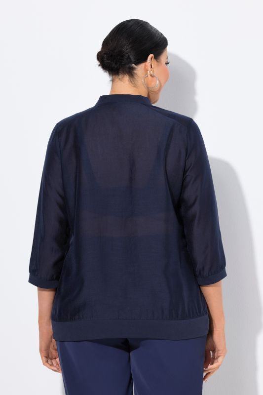 Blouse légèrement transparente, décolleté en V et manches 3/4