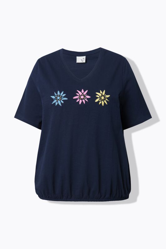 T-shirt à manches courtes et col en V. Base élastique et broderies