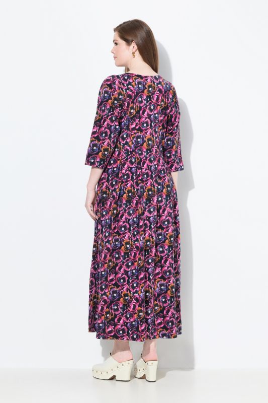 Robe maxi en jersey avec poches, décolleté rond et manches 3/4, coupe évasée