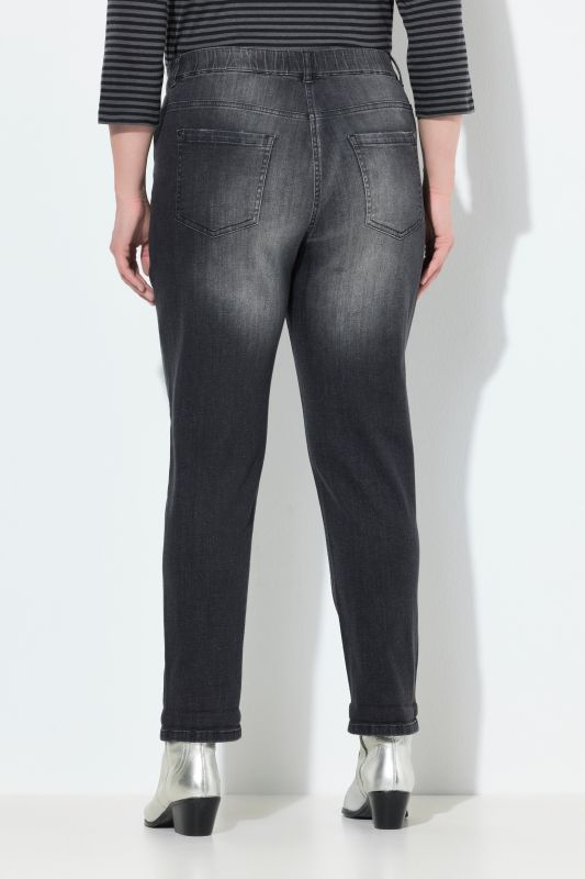 Jean Boyfriend, denim stretch et rivets fantaisie