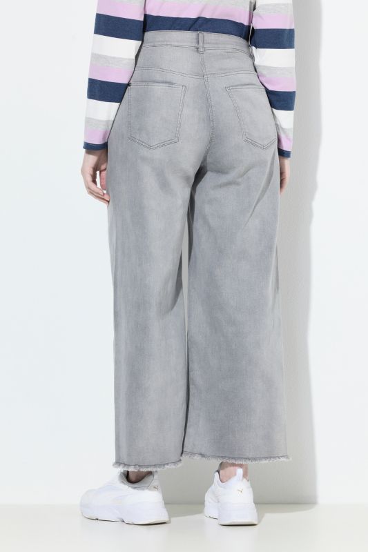 Jean Marie en denim stretch, broderie et bas de jambe avec ourlet frangé