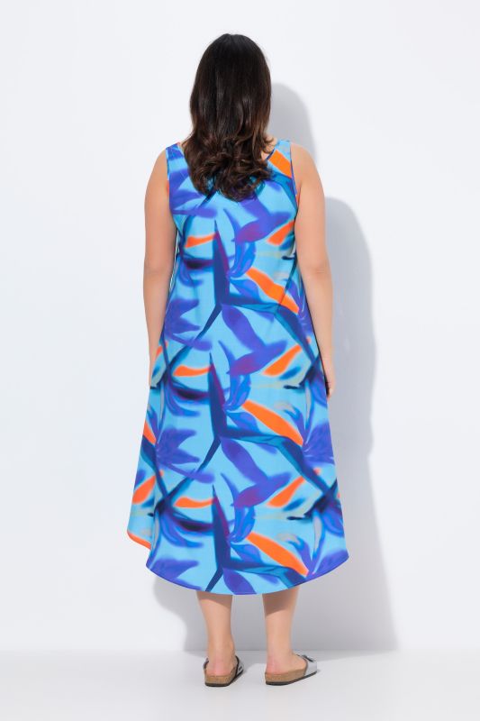 Robe midi sans manches. Col rond et imprimé à fleurs. Coupe évasée