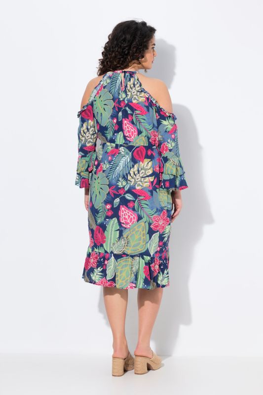 Robe à col rond et manches 3/4. Épaules nues et coupe évasée
