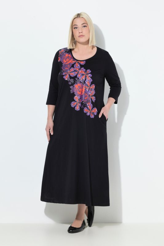Robe en jersey, motif à fleurs. Col rond et manches 3/4. Coupe évasée