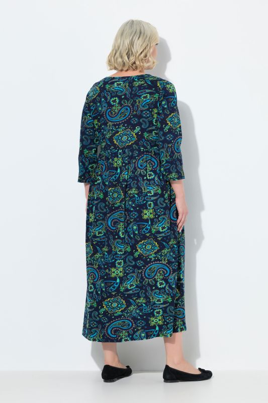 Robe en jersey, motif cachemire. Col en V et manches 3/4. Coupe évasée