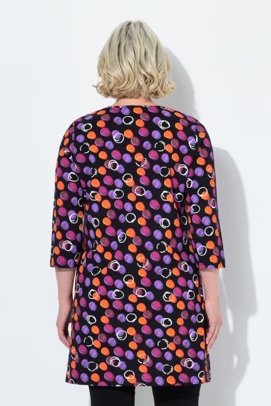 T-shirt long, motif à pois. Col en V et manches 3/4. Coupe évasée