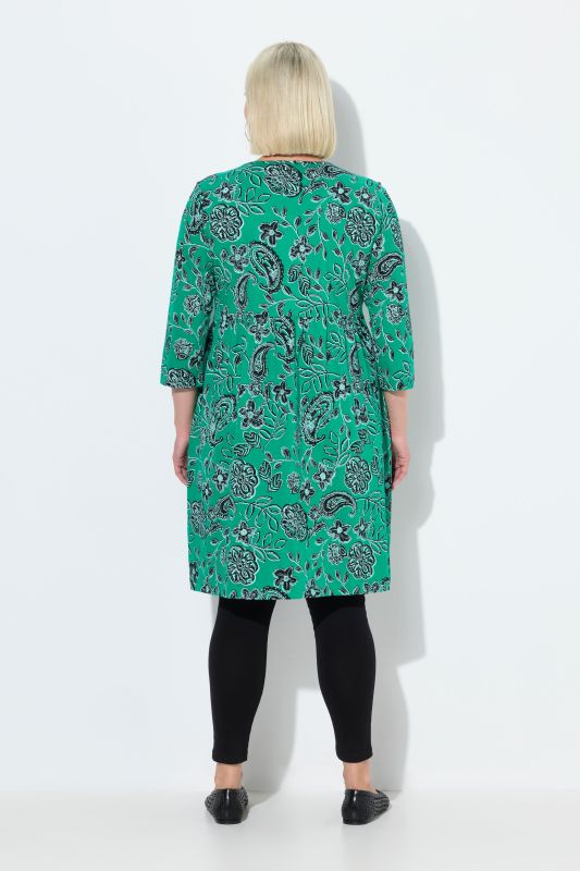 Robe en jersey, motif cachemire. Col rond et manches 3/4. Coupe évasée