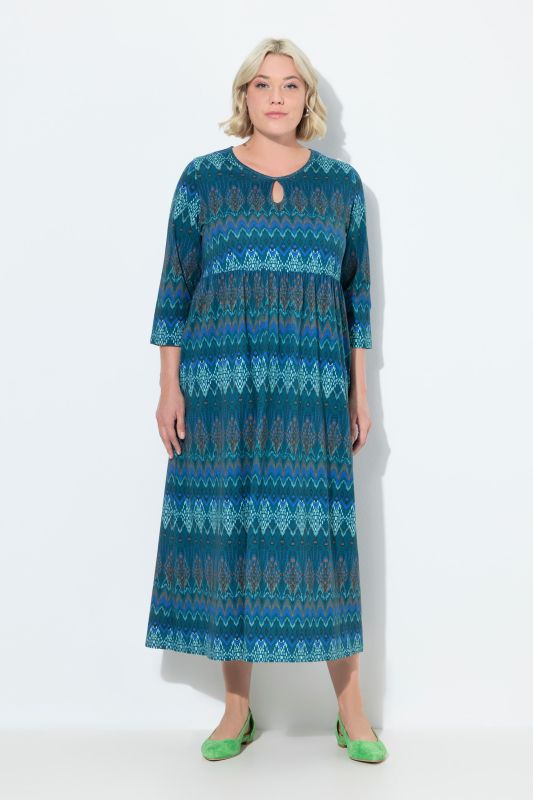 Robe en jersey, coupe évasée. Manches 3/4. Encolure à découpe en forme de goutte