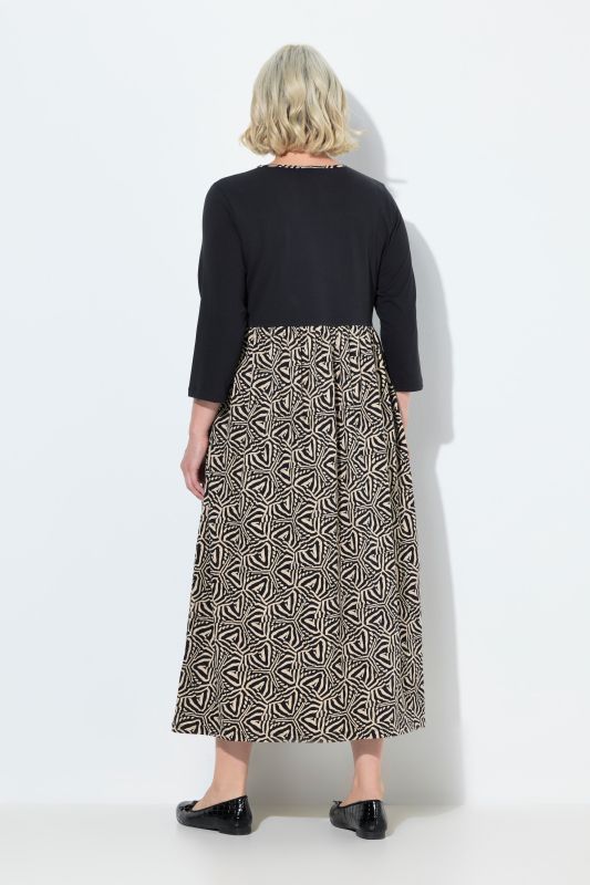 Robe en jersey, coupe évasée. Col en V et manches 3/4