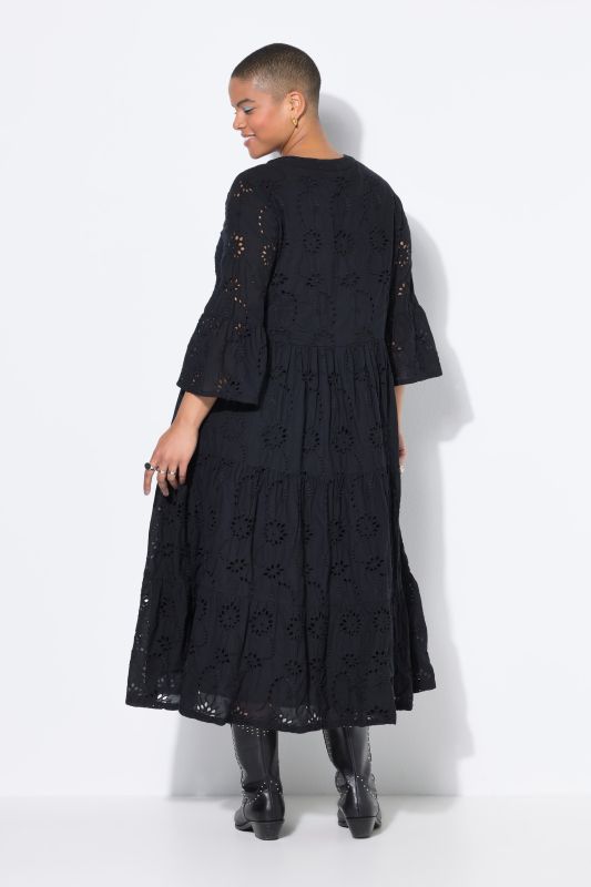 Robe maxi à volants. Manches 3/4 et broderie ajourée