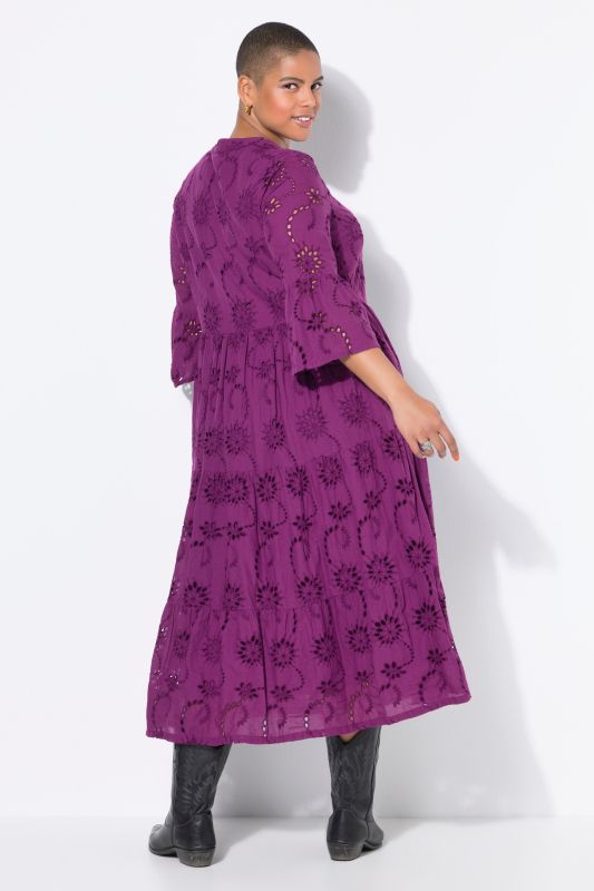 Robe maxi à volants. Manches 3/4 et broderie ajourée