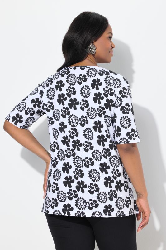 T-shirt à fleurs, coupe évasée. Encolure V et manches courtes