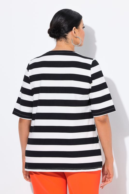 T-shirt rayé avec poches, décolleté rond et manches courtes, coupe Classic Fit