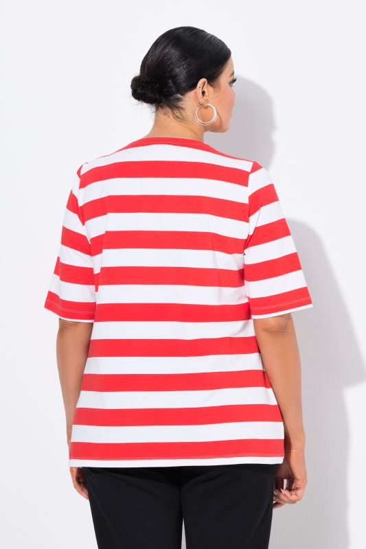 T-shirt rayé avec poches, décolleté rond et manches courtes, coupe Classic Fit
