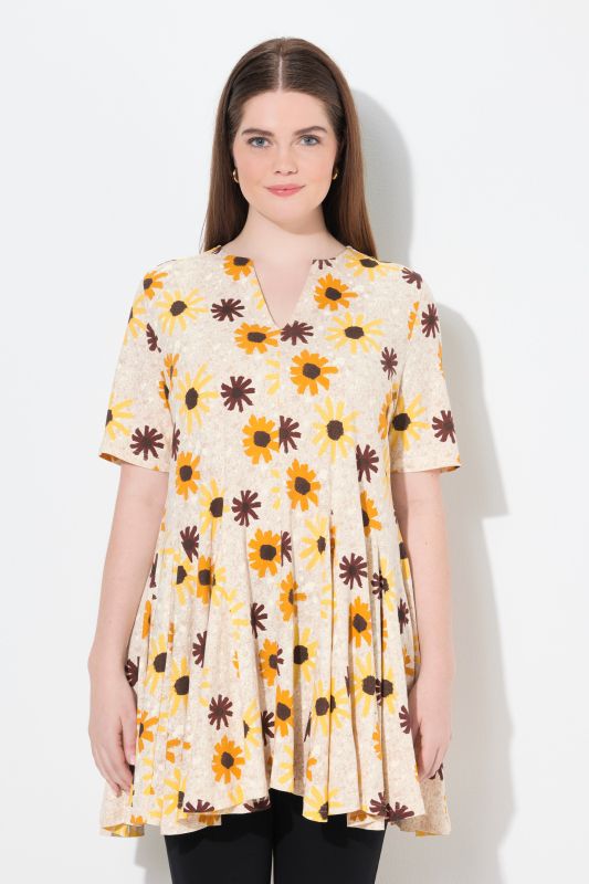 T-shirt en coton bio, motif à fleurs. Col tunisien et manches courtes