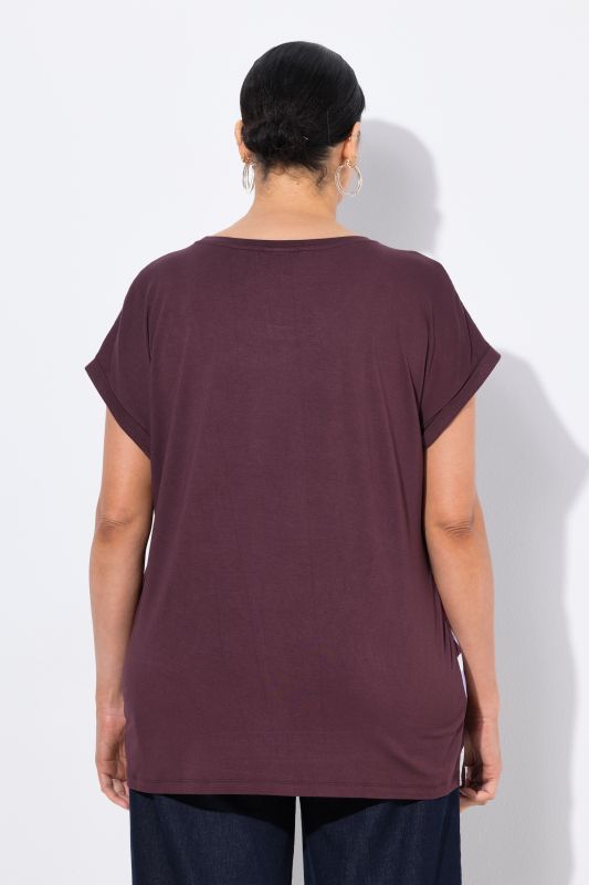 T-shirt oversize. Encolure ronde et manches courtes. Imprimé graphique