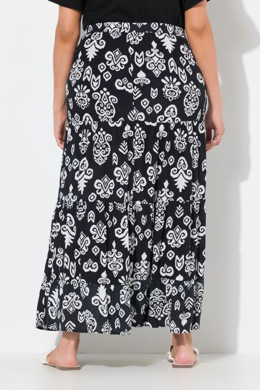 Jupe avec volants et poches. Taille élastique. Coupe évasée