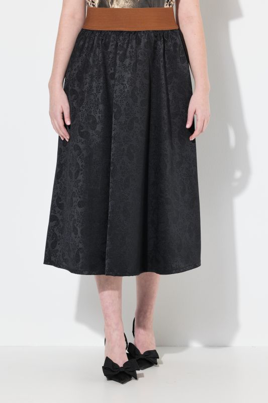 Jupe maxi traditionnelle. Tissu jacquard, poches et taille élastique