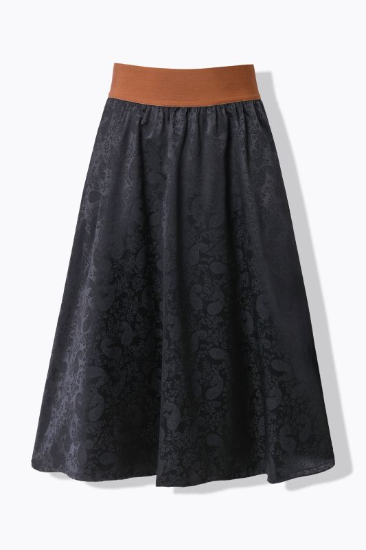 Jupe maxi traditionnelle. Tissu jacquard, poches et taille élastique