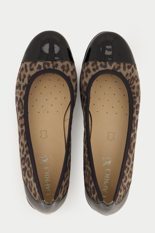 Ballerines en cuir Caprice, motif léopard et cuir vernis - largeur G