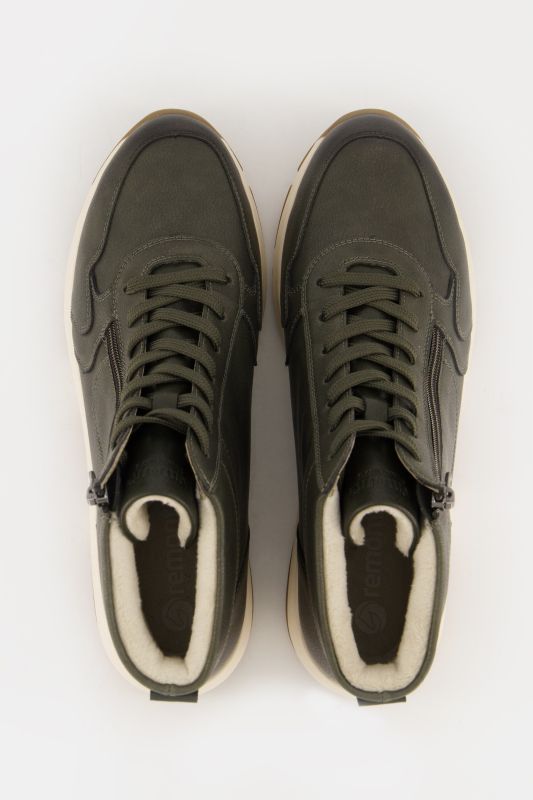 Sneakers techniques en cuir