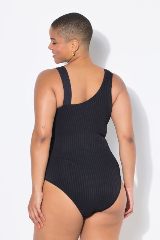 Maillot de bain à bonnets souples. Effet épaule nue. Matière à rayures texturées