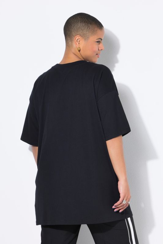 T-shirt oversize. Manches courtes. Patch sur la base