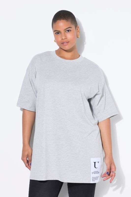 T-shirt oversize. Manches courtes. Patch sur la base
